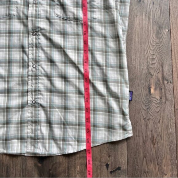 Patagonia Women's Plaid Snap Shirt Size S Green Beige Short Sleeve Outdoor Hike - Picture 7 of 7